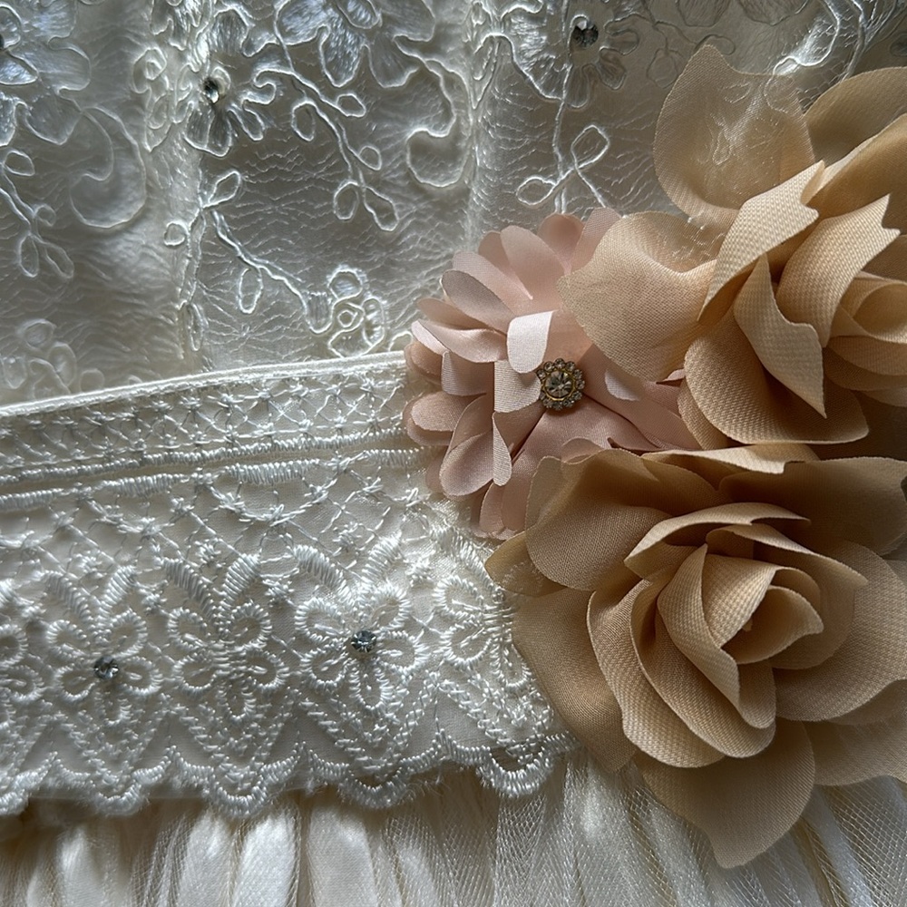 Girl dress with detachable flowers, Flower Girl Dress Tulle, First Communion. - Picture 6 of 8